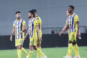 שחקני מכבי תל אביב מאוכזבים בסיום