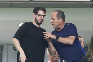 משה חוגג עם ניר ברקת