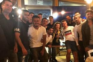 שחקני בית"ר ירושלים עם פסקל ברקוביץ'