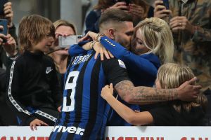 מאורו איקרדי ואשתו וונדה נארה