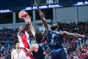 ג'ייקובן בראון עם סולימאן בריימו