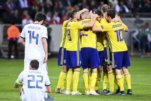 שחקני שבדיה חוגגים