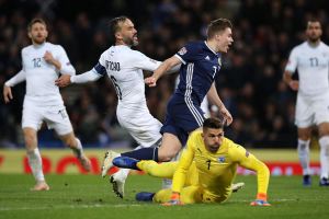 ביברס נאתכו, אריאל הרוש, ג'יימס פורסט