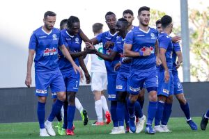 שחקני מכבי פתח תקווה חוגגים