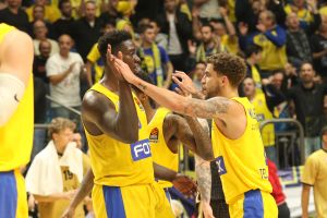 ג'וני אובראיינט, סקוטי ווילבקין