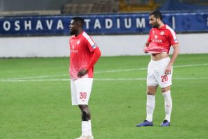 ג'ון אוגו, לואי טאהא