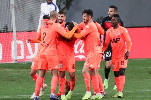 שחקני בני יהודה חוגגים