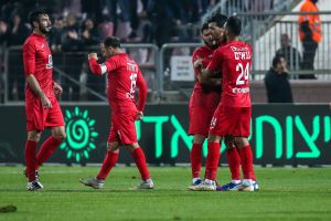 שלומי אזולאי ושחקני סכנין חוגגים