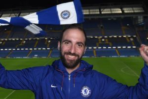 גונסאלו היגוואין מוצג בצ'לסי