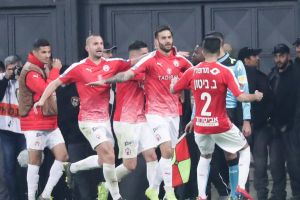 שחקני הפועל באר שבע חוגגים