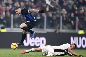 מאורו איקרדי מול מריו מנדז'וקיץ'