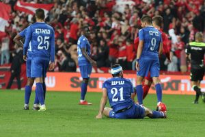 גל שיש ושחקני מכבי פתח תקווה