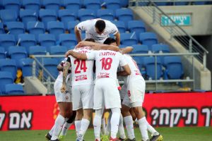 שחקני הפועל באר שבע חוגגים