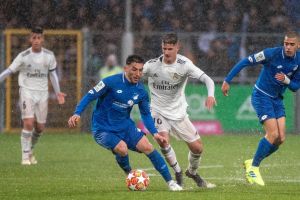 עילי אלמקייס עם שחקני ריאל מדריד