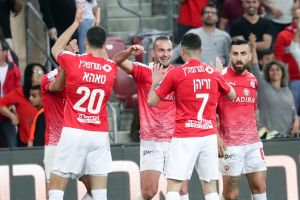 שחקני הפועל באר שבע חוגגים