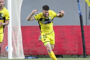 מלמד חוגג את שער השוויון