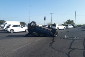 רכבו של השחקן הזר שהתהפך