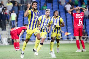 דור פרץ חוגג