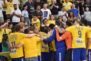 שחקני מכבי ראשל"צ בסיום