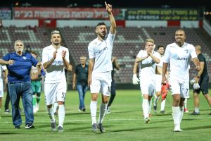 שחקני קריית שמונה חוגגים