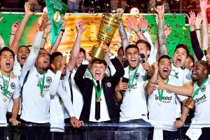 ניקו קובאץ' ושחקני פרנקפורט