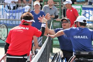 שרגא ונועם בסיום המשחק נגד יפן
