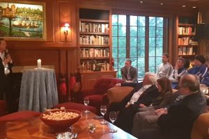 בוז'י הרצוג מרצה בפני שחקני צ'לסי