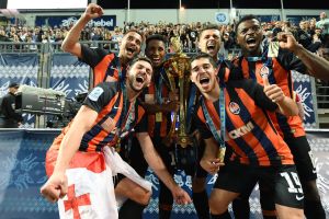 מנור סולומון עם שחקני שחטאר