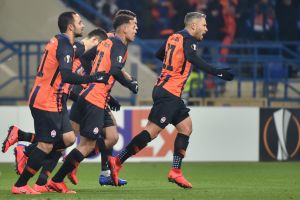 שחקני שחטאר דונייצק חוגגים