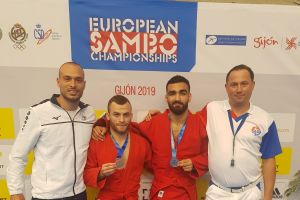 טריאל אבסוב עם תומר גולוב