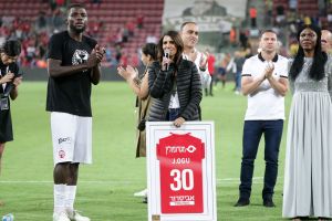 ג'ון אוגו, אלונה ברקת