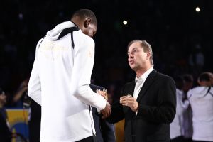 קווין דוראנט עם ג'ו לייקוב