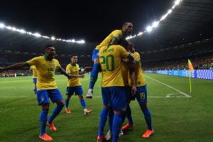 דני אלבס ושחקני נבחרת ברזיל