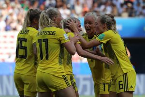 שחקניות נבחרת שבדיה חוגגות