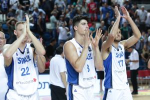 שחקני העתודה חוגגים