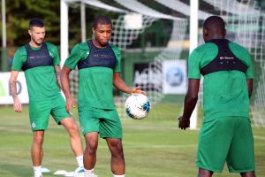 איקוום אוטין, ארנסט מאבוקה, ניקיטה רוקאביצה