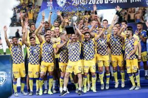 שחקני מכבי תל אביב חוגגים