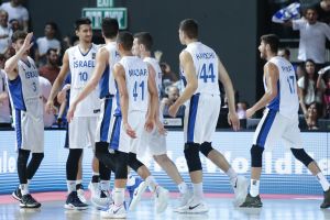 שחקני נבחרת העתודה חוגגים