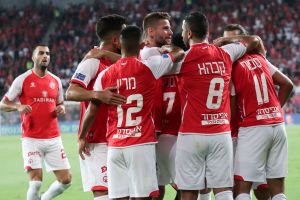 שחקני הפועל באר שבע חוגגים