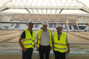 אנשי המנהלת וההתאחדות באצטדיון בלומפילד