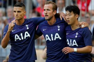 שחקני טוטנהאם חוגגים