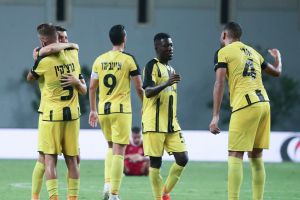 שחקני בית"ר ירושלים חוגגים