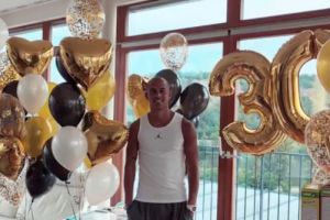 טל בן חיים חוגג 30