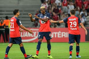 שחקני ליל חוגגים