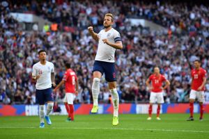 הארי קיין חוגג