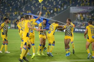 שחקני מכבי תל אביב חוגגים