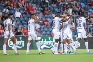 שחקני הפועל חדרה חוגגים