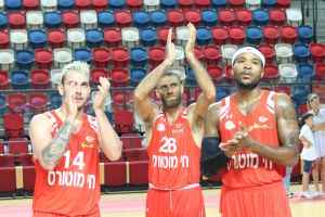 רביב לימונד עם שחקני נס ציונה