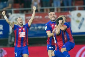 שחקני אייבר חוגגים