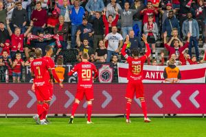 שחקני אנטוורפן חוגגים